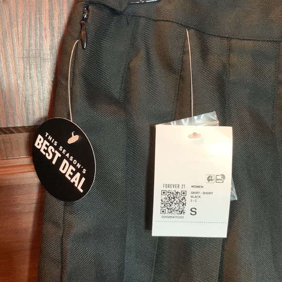 Forever 21 Black Pleated Skirt - Picture 3 of 5